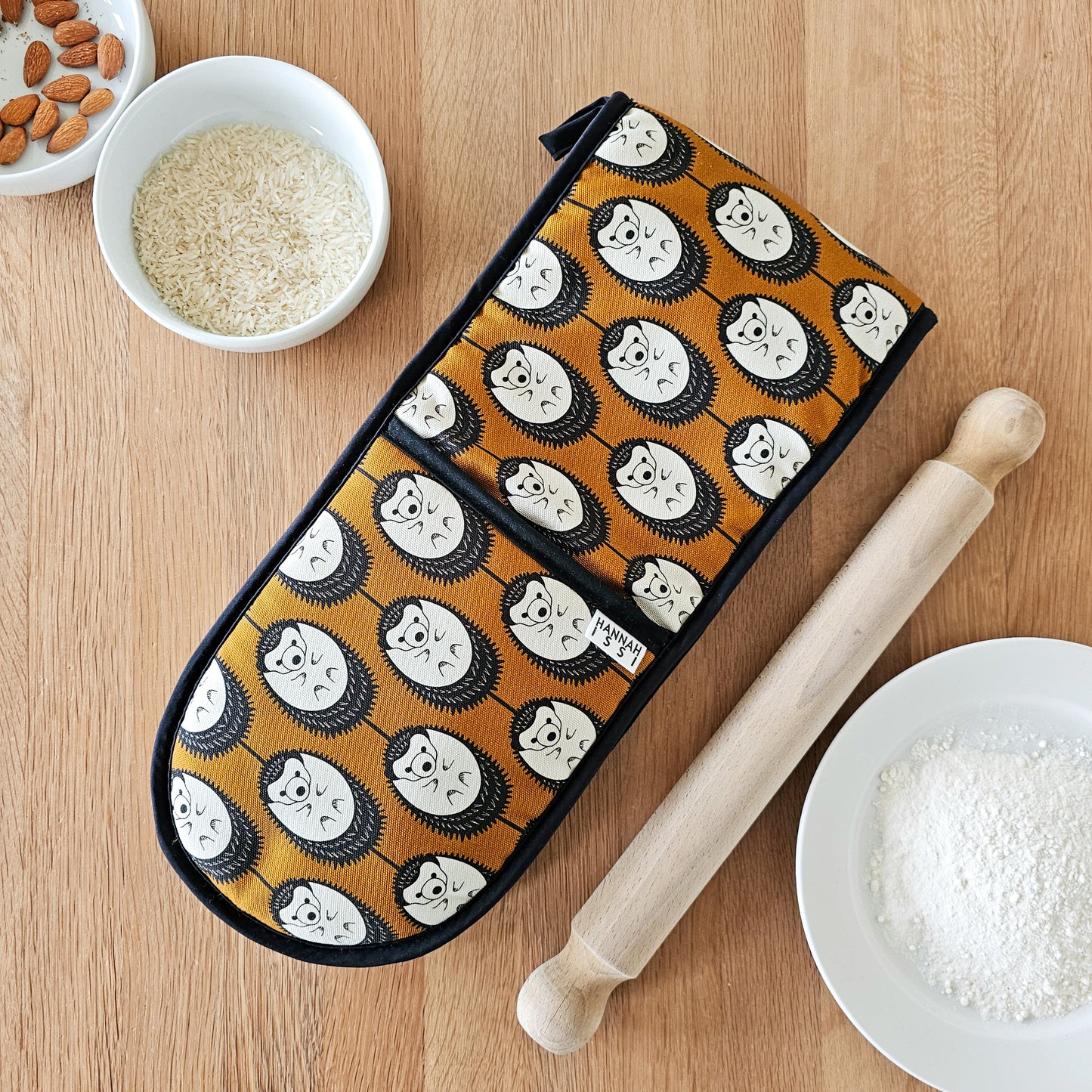 Hannah Issi Hedgehog Double Oven Glove